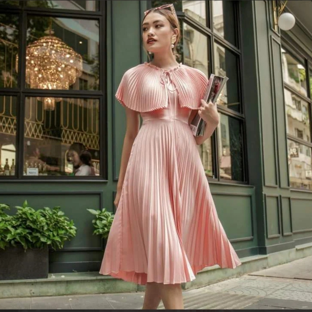 Sarah Luton Sleeveless Midi Dress With Cape Collar - Picture 1 of 11